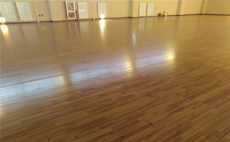 楓樺木運(yùn)動(dòng)木地板該如何選購？